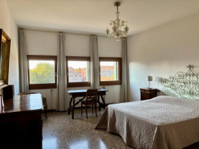 Large and Bright Apartment with Canal View